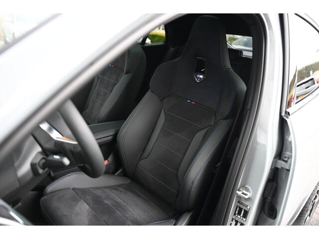 BMW X2 iX2 eDrive20 M Sport / Panoramadak / Trekhaak / M Sportstoelen / Head-Up / Adaptieve LED / Parking Assistant Plus / M Adaptief onderstel
