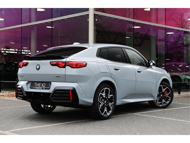 BMW X2 iX2 eDrive20 M Sport / Panoramadak / Trekhaak / M Sportstoelen / Head-Up / Adaptieve LED / Parking Assistant Plus / M Adaptief onderstel