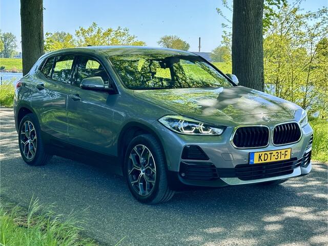 BMW X2 xDrive25e High Executive | Leder | Sportstoelen | Navi | Connected | Head up | Stoelverwarming | DAB