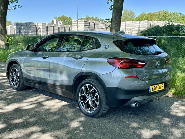 BMW X2 xDrive25e High Executive | Leder | Sportstoelen | Navi | Connected | Head up | Stoelverwarming | DAB