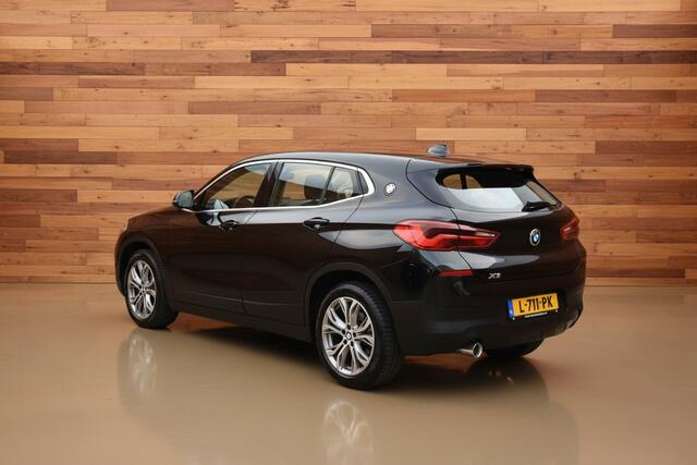BMW X2 sDrive18i | SPORT STOELEN | 18"LMV | TREKHAAK