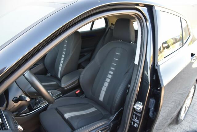 BMW X2 sDrive18i | SPORT STOELEN | 18"LMV | TREKHAAK