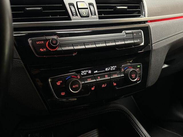BMW X2 1.8i sDrive M Sport 140Pk Automaat (NAVIGATIE, M PAKKET, BLACK PACK, LEDER, STOELVERWARMING, SPORTSTOELEN, GETINT GLAS, SFEERVERLICHTING, PARKEERSENSOREN, NIEUWSTAAT)
