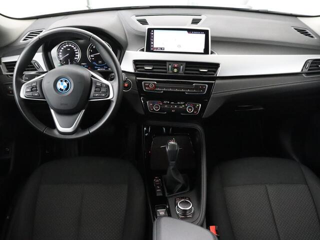 BMW X2 xDrive25e Executive | SOH 88% | Camera | Navigatie | Full LED | Park Assist | Climate control | Bluetooth | Cruise control | 18'' lichtmetalen velgen | PHEV | Plug In