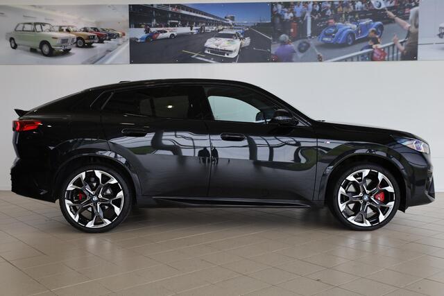BMW X2 sDrive20i | M Sportpakket Pro | Driving Assistant Professional | Panoramadak | Comfort Access | Harman Kardon | Head-Up Display | Elektrisch verstelbare stoelen met geheugen
