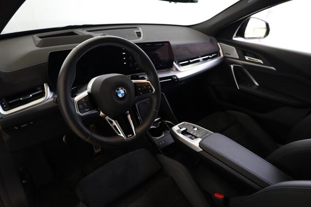 BMW X2 sDrive20i | M Sportpakket Pro | Driving Assistant Professional | Panoramadak | Comfort Access | Harman Kardon | Head-Up Display | Elektrisch verstelbare stoelen met geheugen