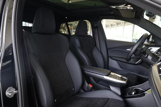 BMW X2 sDrive20i | M Sportpakket Pro | Driving Assistant Professional | Panoramadak | Comfort Access | Harman Kardon | Head-Up Display | Elektrisch verstelbare stoelen met geheugen
