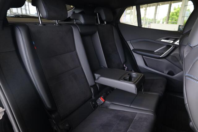 BMW X2 sDrive20i | M Sportpakket Pro | Driving Assistant Professional | Panoramadak | Comfort Access | Harman Kardon | Head-Up Display | Elektrisch verstelbare stoelen met geheugen
