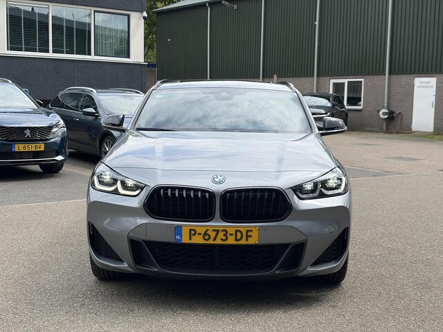 BMW X2 xDrive25e Business Edition Plus BOMVOL| M-SPORT| PHEV| PANO| NAP| STOEL + STUURVERWARMING| COMFORT ACCESS| ELEK. ACHTERKLEP| AFNEEMBARE TREKHAAK| HUD| ACHTERUITRIJCAMERA| APPLE CARPLAY
