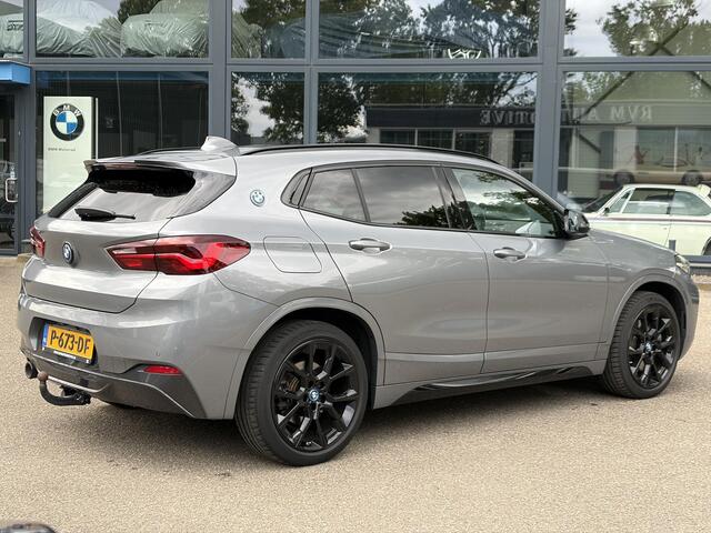 BMW X2 xDrive25e Business Edition Plus BOMVOL| M-SPORT| PHEV| PANO| NAP| STOEL + STUURVERWARMING| COMFORT ACCESS| ELEK. ACHTERKLEP| AFNEEMBARE TREKHAAK| HUD| ACHTERUITRIJCAMERA| APPLE CARPLAY