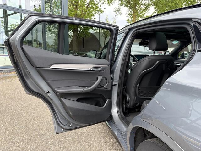 BMW X2 xDrive25e Business Edition Plus BOMVOL| M-SPORT| PHEV| PANO| NAP| STOEL + STUURVERWARMING| COMFORT ACCESS| ELEK. ACHTERKLEP| AFNEEMBARE TREKHAAK| HUD| ACHTERUITRIJCAMERA| APPLE CARPLAY