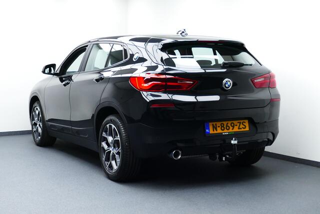 BMW X2 sDrive18i High Executive. Navi, Clima, StoelVerw, 18"LMV, Haak 1700kg