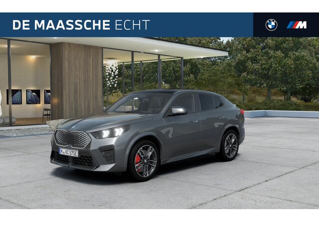 BMW X2 iX2 eDrive20 M Sport / Panoramadak / Trekhaak / Sportstoelen / Head-Up / M Adaptief onderstel / Parking Assistant Plus / Adaptieve LED