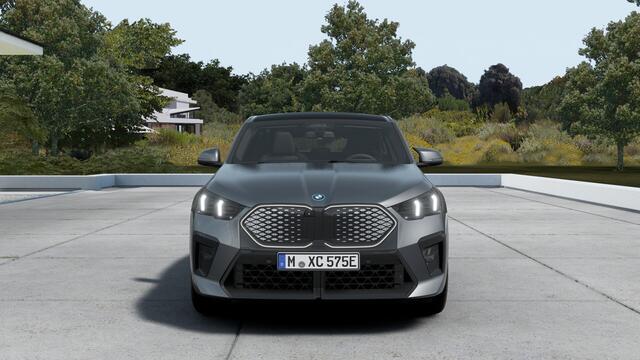 BMW X2 iX2 eDrive20 M Sport / Panoramadak / Trekhaak / Sportstoelen / Head-Up / M Adaptief onderstel / Parking Assistant Plus / Adaptieve LED