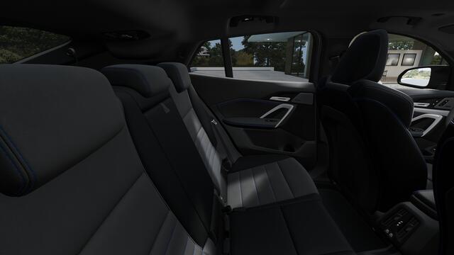 BMW X2 iX2 eDrive20 M Sport / Panoramadak / Trekhaak / Sportstoelen / Head-Up / M Adaptief onderstel / Parking Assistant Plus / Adaptieve LED