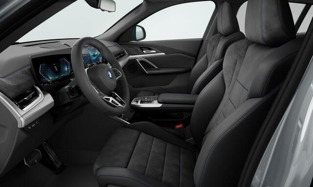 BMW X2 iX2 eDrive20 | M-Sport | 19'' | Camera | Stoelverwarming | Getint Glas