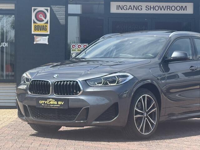 BMW X2 xDrive25e automaat full options M sport pakket panoramadak navi camera climate ctr cruise ctr pdc v/a leder led dealer onderhouden