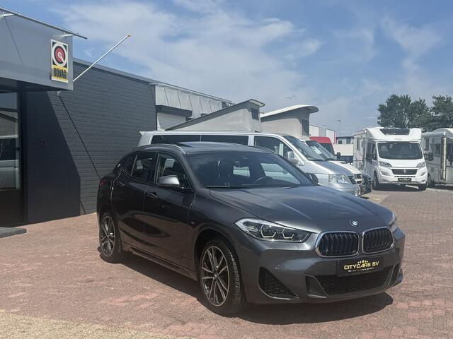 BMW X2 xDrive25e automaat full options M sport pakket panoramadak navi camera climate ctr cruise ctr pdc v/a leder led dealer onderhouden