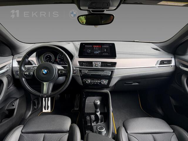 BMW X2 sDrive18i M Sportpakket | 19 inch LM M Dubbelspaak | Trekhaak met afneembare kogel | BMW Head-Up Display | Extra getint glas