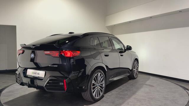 BMW X2 iX2 eDrive20 67 kWh M Sport Edition | Panoramadak | Leder | Premiumpakket | ACC | LED adaptief | M Sport Pro