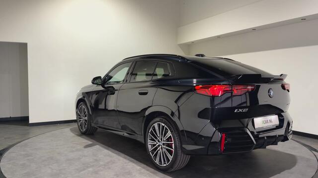 BMW X2 iX2 eDrive20 67 kWh M Sport Edition | Panoramadak | Leder | Premiumpakket | ACC | LED adaptief | M Sport Pro