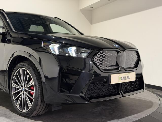 BMW X2 iX2 eDrive20 67 kWh M Sport Edition | Panoramadak | Leder | Premiumpakket | ACC | LED adaptief | M Sport Pro