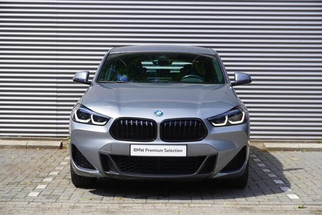 BMW X2 xDrive25e High Executive | M Sportpakket | Stuurwielrand verwarmd | BMW Head-Up Display | HiFi System | Achteruitrijcamera |