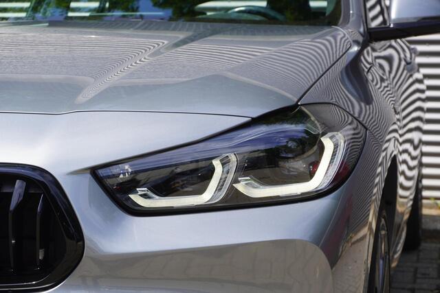 BMW X2 xDrive25e High Executive | M Sportpakket | Stuurwielrand verwarmd | BMW Head-Up Display | HiFi System | Achteruitrijcamera |