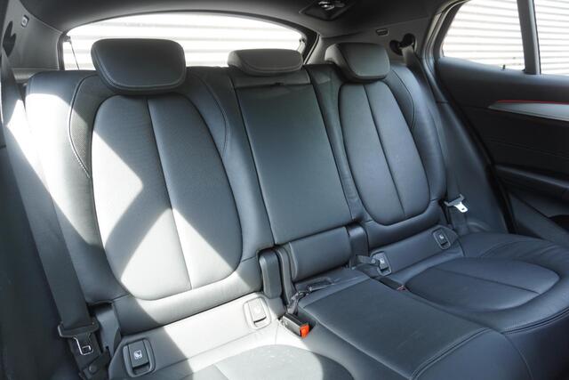 BMW X2 xDrive25e High Executive | M Sportpakket | Stuurwielrand verwarmd | BMW Head-Up Display | HiFi System | Achteruitrijcamera |