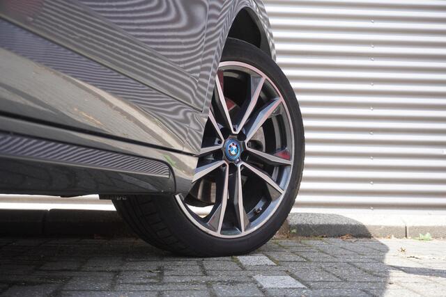 BMW X2 xDrive25e High Executive | M Sportpakket | Stuurwielrand verwarmd | BMW Head-Up Display | HiFi System | Achteruitrijcamera |