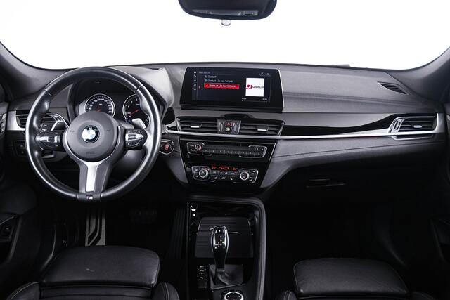 BMW X2 sDrive20i High Executive M Sport - Trekhaak - Panoramadak - Head up - Cruise Control - Driving/Parking Assistant - Comfort Access - Elektrisch inklapbare buitenspiegels - Elektrisch verstelbare lendensteunen -