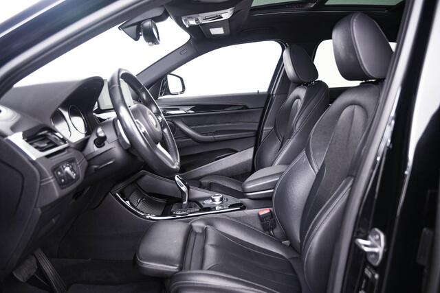 BMW X2 sDrive20i High Executive M Sport - Trekhaak - Panoramadak - Head up - Cruise Control - Driving/Parking Assistant - Comfort Access - Elektrisch inklapbare buitenspiegels - Elektrisch verstelbare lendensteunen -