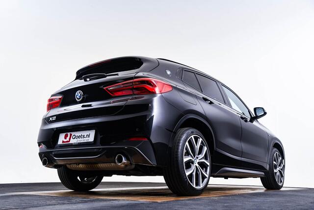 BMW X2 sDrive20i High Executive M Sport - Trekhaak - Panoramadak - Head up - Cruise Control - Driving/Parking Assistant - Comfort Access - Elektrisch inklapbare buitenspiegels - Elektrisch verstelbare lendensteunen -