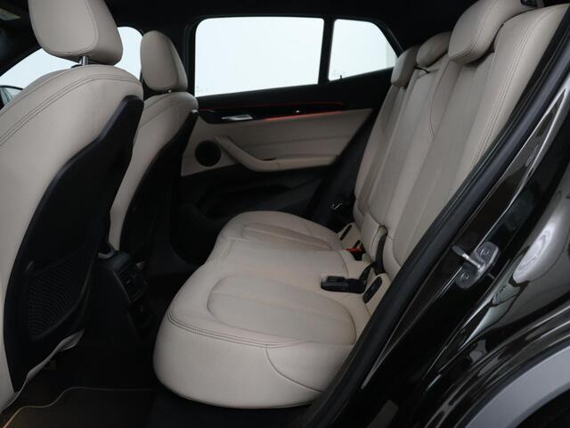 BMW X2 sDrive20i High Executive | Panoramadak | Leder | Stoelverwarming | Cruise control | Head-up | Bluetooth | Sfeerverlichting | Park assist | Elektrische achterklep | Trekhaak