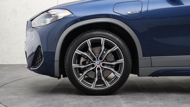 BMW X2 xDrive25e High Executive M-Sport X | Head-up | Panoramadak | Memory | Driving Assistant Plus | M Sportstoelen | Stuurwielverwarming