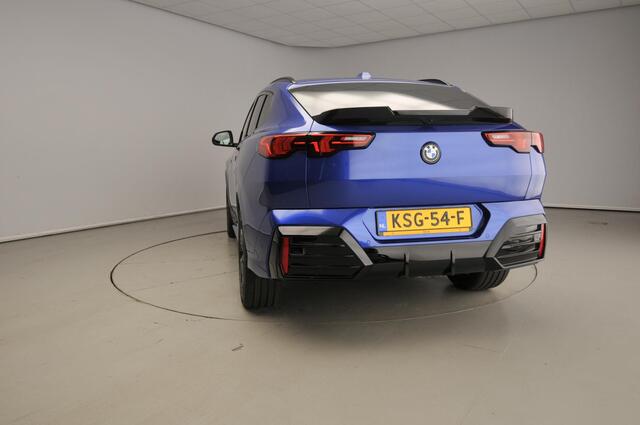 BMW X2 sDrive20i M-Sportpakket Pro / Panoramadak / Trekhaak / Harman-Kardon / Driving assist plus / Alu wielen 20 inch