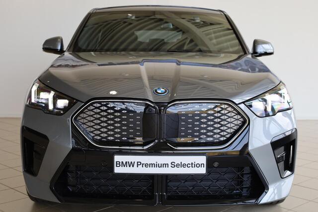 BMW X2 iX2 eDrive20 | M Sport Pro | Panoramadak | Harman/Kardon | Elektr. Verstelbare Stoelen | Driving Assistant Plus | Trekhaak