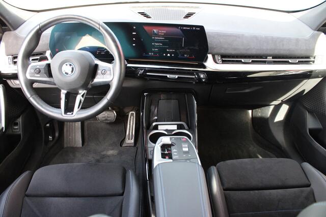 BMW X2 iX2 xDrive30 M Sport / Sportstoelen / Comfort Access / Harman-Kardon / Achteruitrijcamera / Adaptieve LED / Stoelverwarming