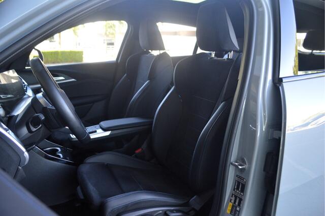BMW X2 iX2 eDrive20 M Sport / Panoramadak / Sportstoelen / Adaptieve LED / Comfort Access / Achteruitrijcamera / M Adaptief onderstel /