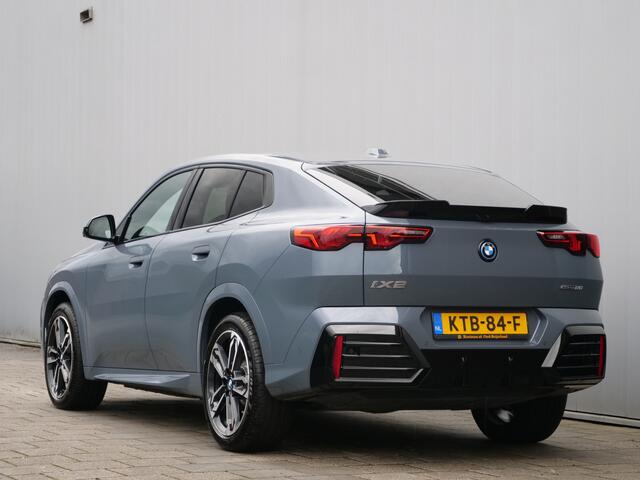 BMW X2 iX2 eDrive20 67 kWh M Sport Edition 204 Pk Automaat Navi / DAB / Apple Carplay / Camera's / M-pakket