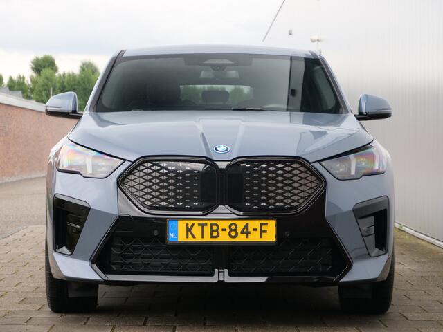 BMW X2 iX2 eDrive20 67 kWh M Sport Edition 204 Pk Automaat Navi / DAB / Apple Carplay / Camera's / M-pakket