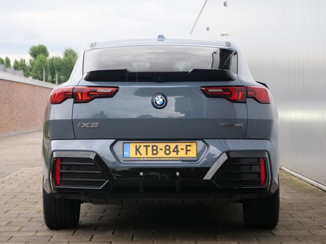 BMW X2 iX2 eDrive20 67 kWh M Sport Edition 204 Pk Automaat Navi / DAB / Apple Carplay / Camera's / M-pakket