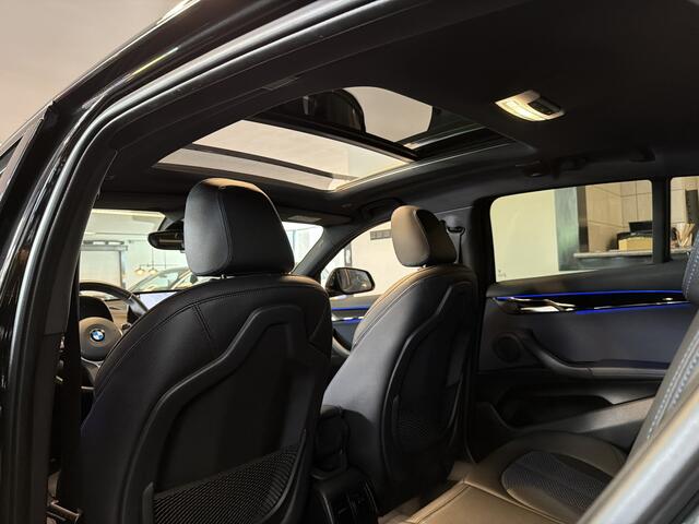 BMW X2 M35i 306PK xDRIVE M-SPORT LEDER/NAVI/HEAD-UP/PANORAMADAK