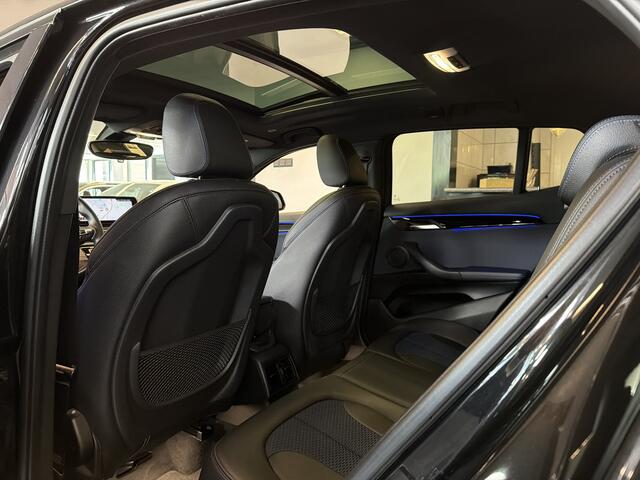 BMW X2 M35i 306PK xDRIVE M-SPORT LEDER/NAVI/HEAD-UP/PANORAMADAK
