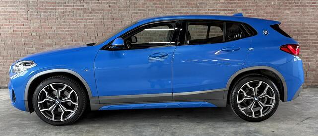 BMW X2 sDrive18i High Executive M-Sport / Leder / Navi / Camera / ALLSEASON