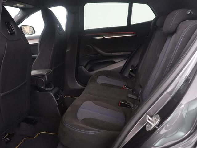 BMW X2 sDrive20i High Executive M-sport | Sportstoelen | Alcantara | Climate control | Full LED | Stoelverwarming | Cruise control | Park assist | Sfeerverlichting | 19'' |