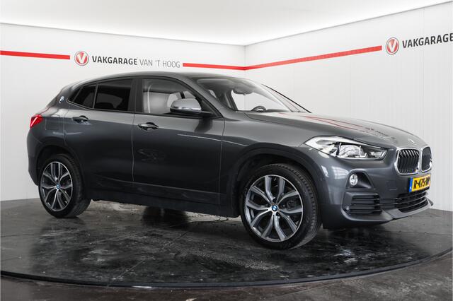 BMW X2 sDrive20i Advantage | HUD | Navi Plus | Camera | 19" | Stoelverwarming