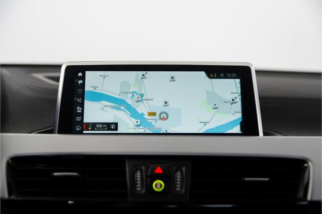 BMW X2 sDrive20i Advantage | HUD | Navi Plus | Camera | 19" | Stoelverwarming