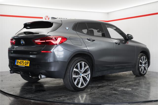 BMW X2 sDrive20i Advantage | HUD | Navi Plus | Camera | 19" | Stoelverwarming