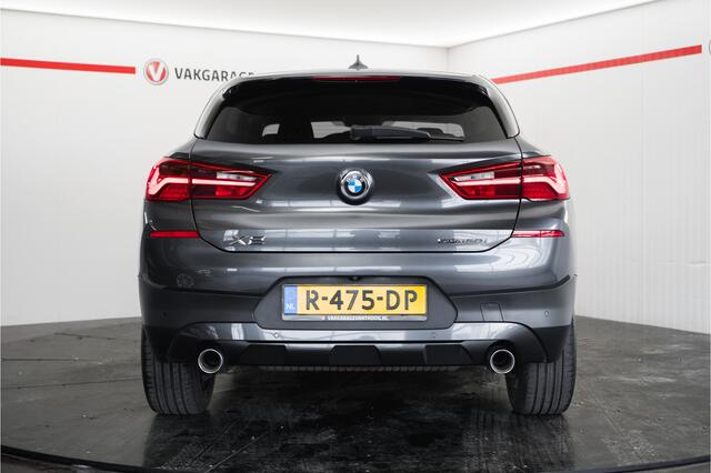 BMW X2 sDrive20i Advantage | HUD | Navi Plus | Camera | 19" | Stoelverwarming